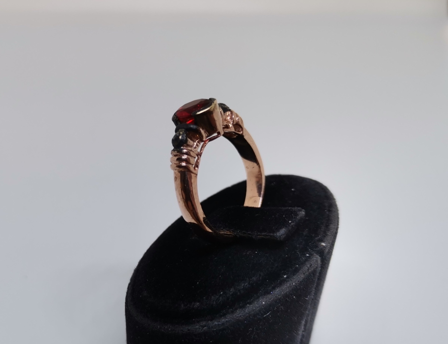 FASETA KESİM YAKUT VE PIRLANTA TAŞLI YÜZÜK