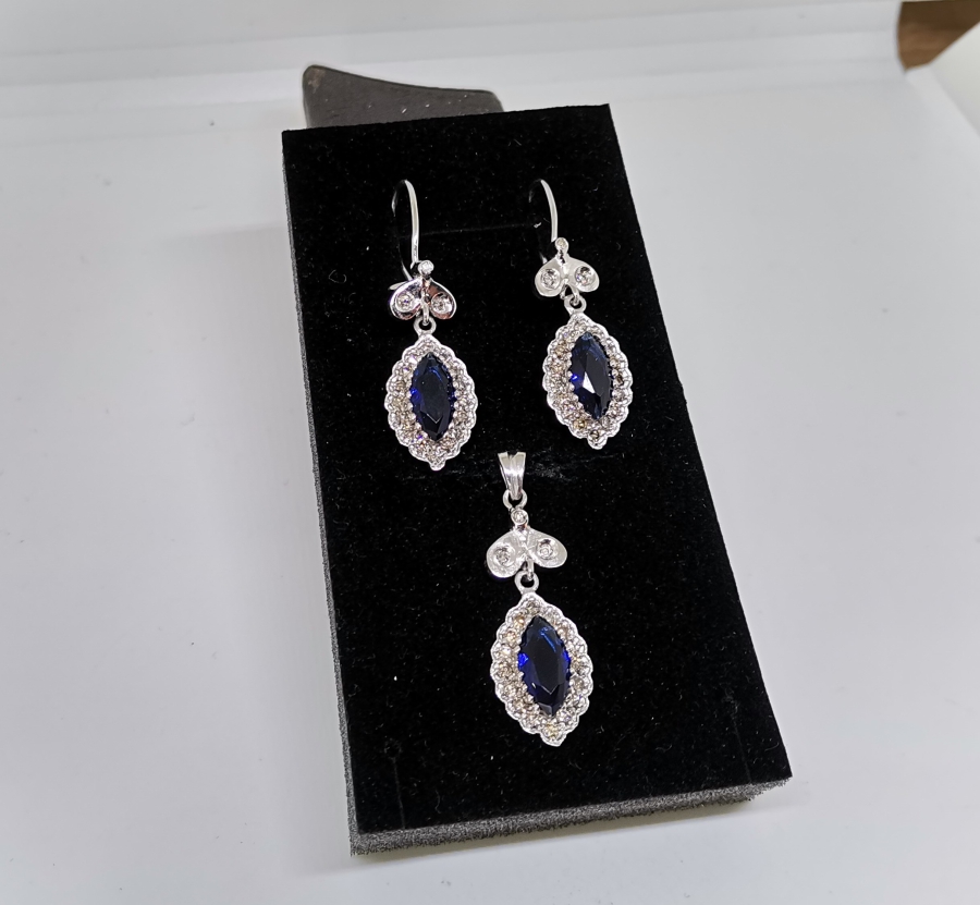 SAFİR VE PIRLANTA TAŞLI SU DAMLASI MODELİ KOLYE KÜPE TAKIMI