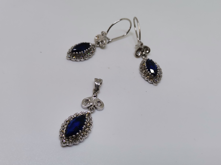 SAFİR VE PIRLANTA TAŞLI SU DAMLASI MODELİ KOLYE KÜPE TAKIMI