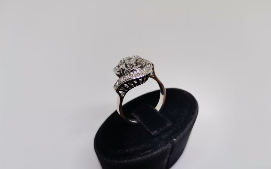 BÜYÜK SALYANGOZ MODELİ PIRLANTA YÜZÜK