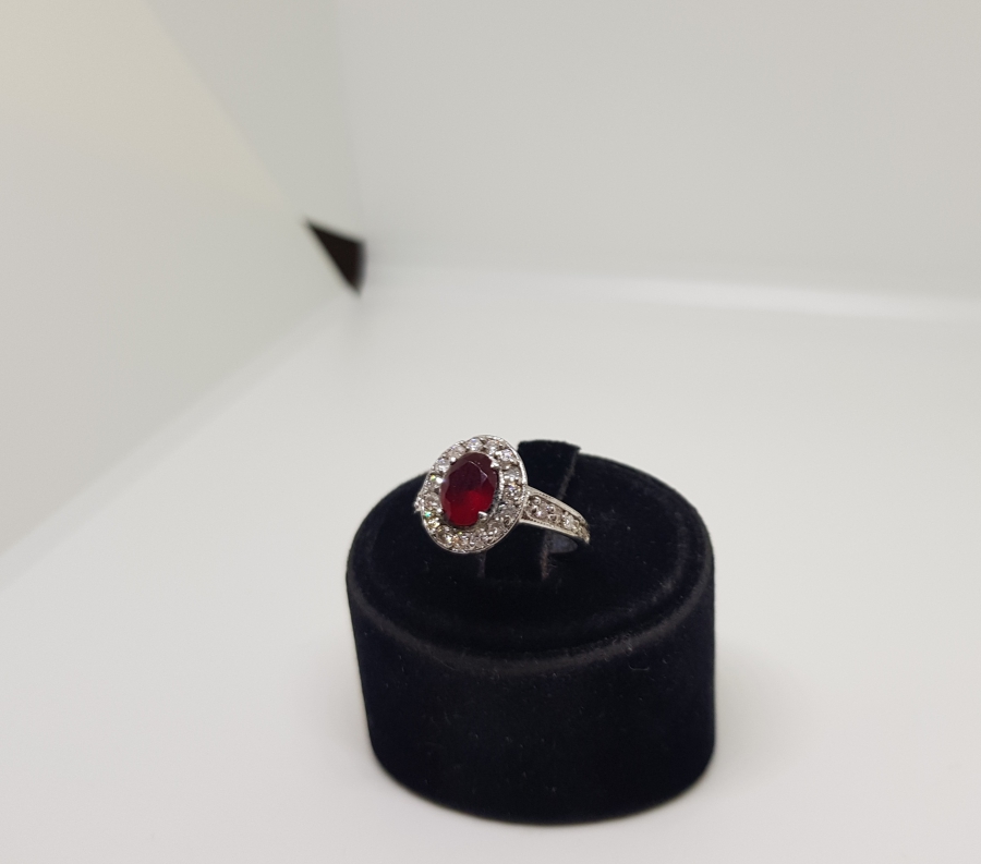 YAKUT VE PIRLANTA TAŞLI NAZARLIK MODELİ YÜZÜK