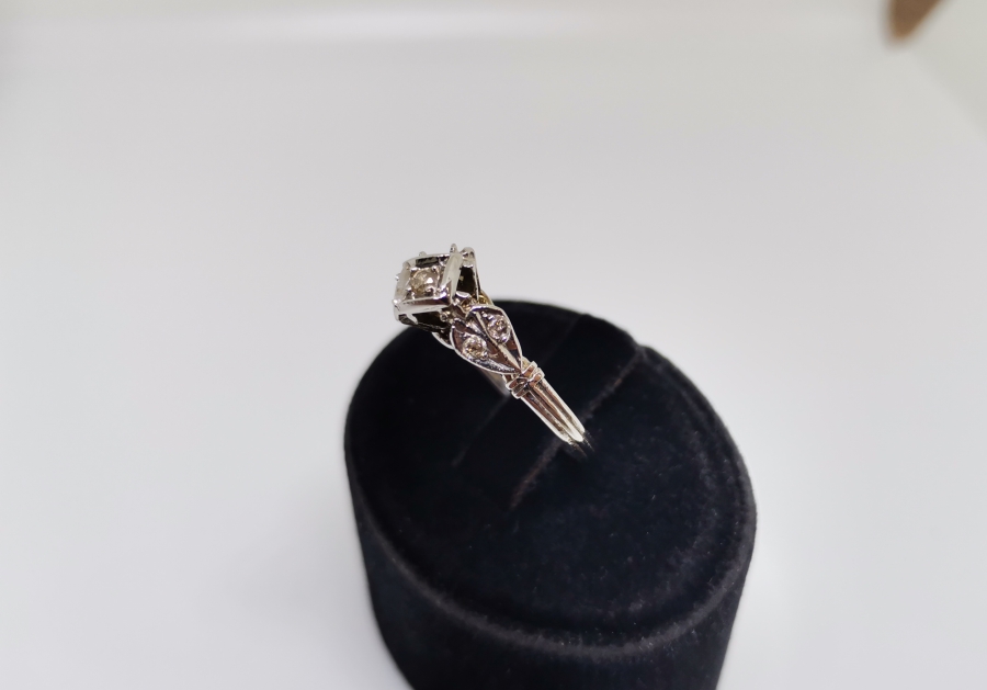 PIRLANTA TAŞLI GEOMETRİK MODEL YÜZÜK