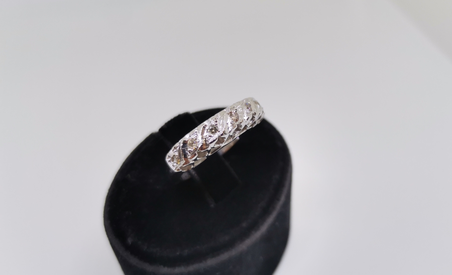 YEDİ TAŞLI PIRLANTA YÜZÜK