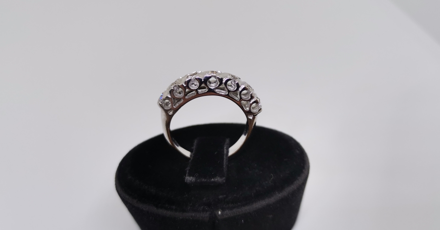 YEDİ TAŞLI PIRLANTA YÜZÜK