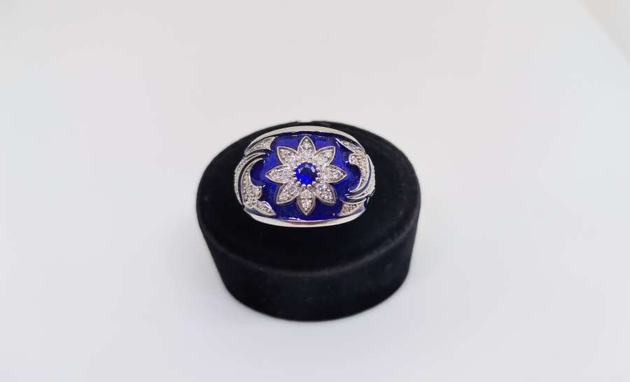 MİNE İŞÇİLİKLİ VE PIRLANTA TAŞLI YÜZÜK