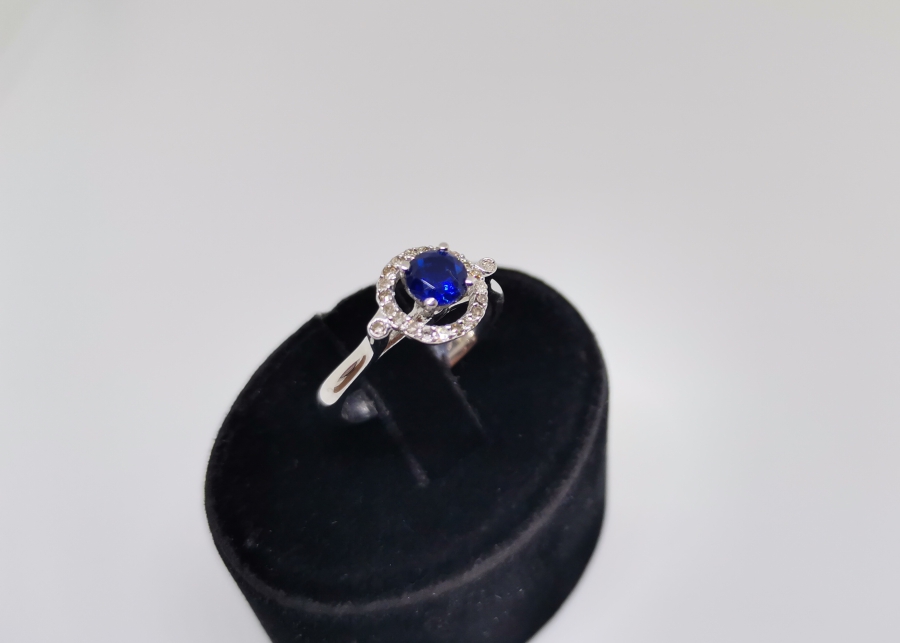 SAFİR VE PIRLANTA TAŞLI OVAL MODEL YÜZÜK