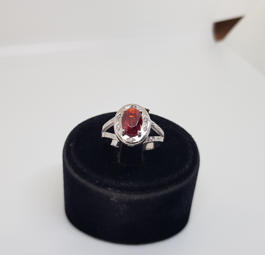 GARNET VE PIRLANTA TAŞLI DİVANHANE MODELİ YÜZÜK