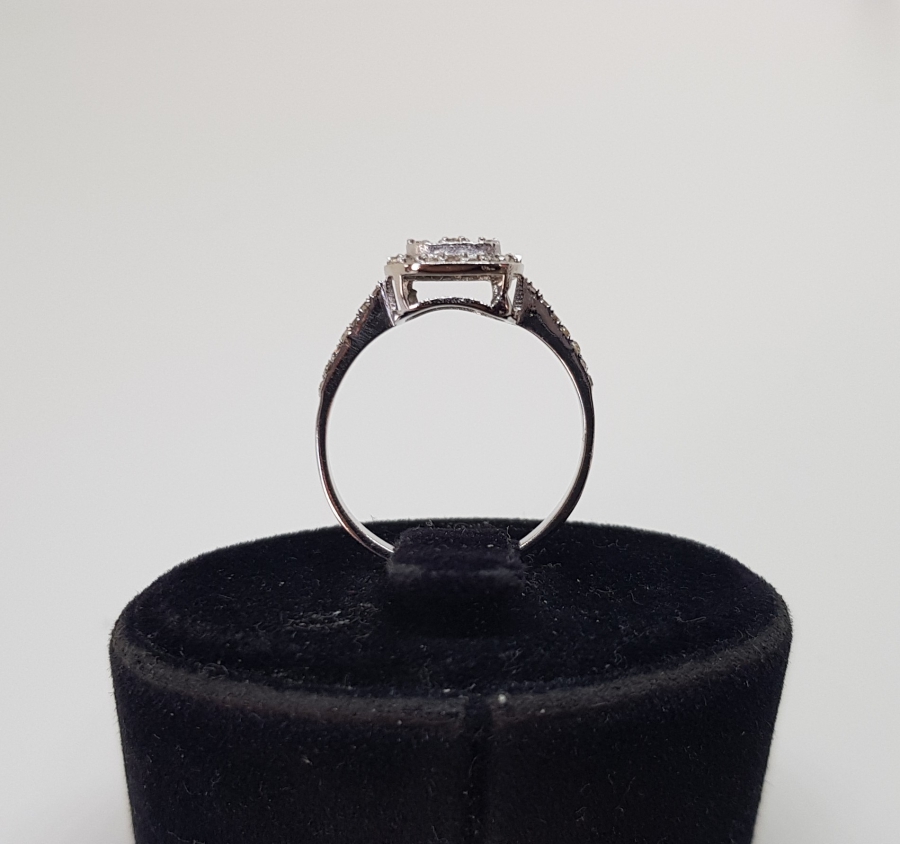 KARE MODELİ PIRLANTA TAŞLI YÜZÜK