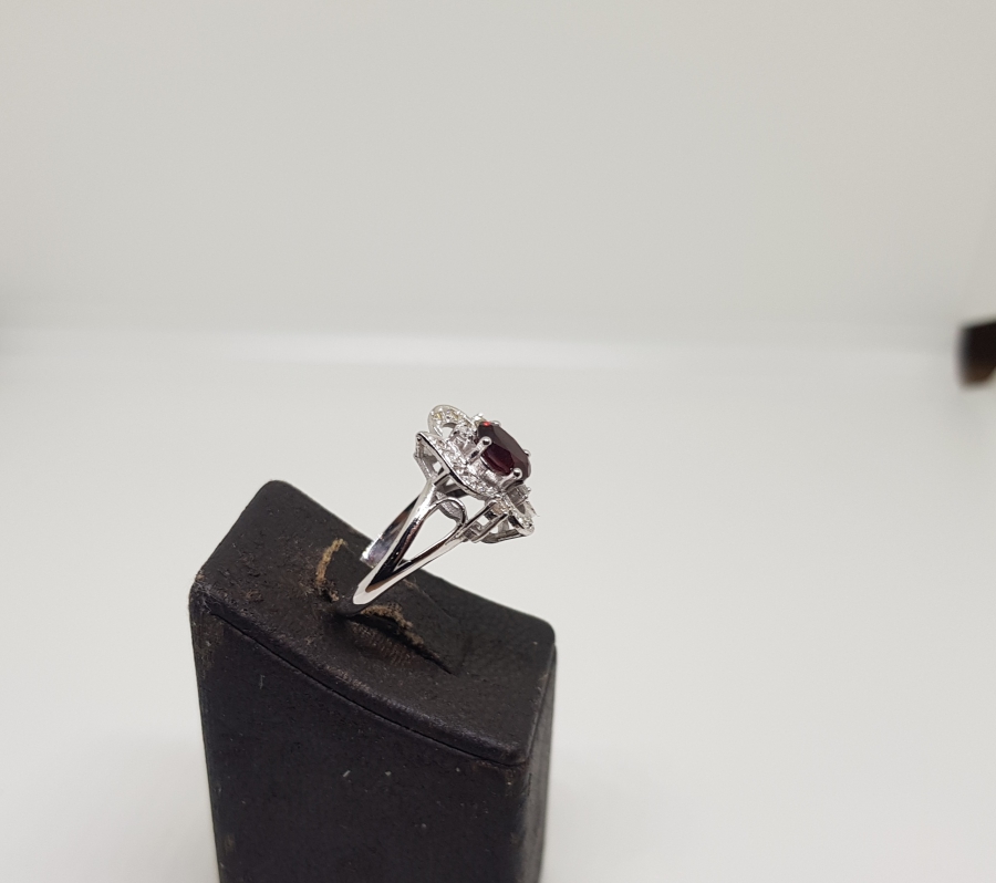 YAKUT VE PIRLANTA TAŞLI DALGALI MODEL YÜZÜK