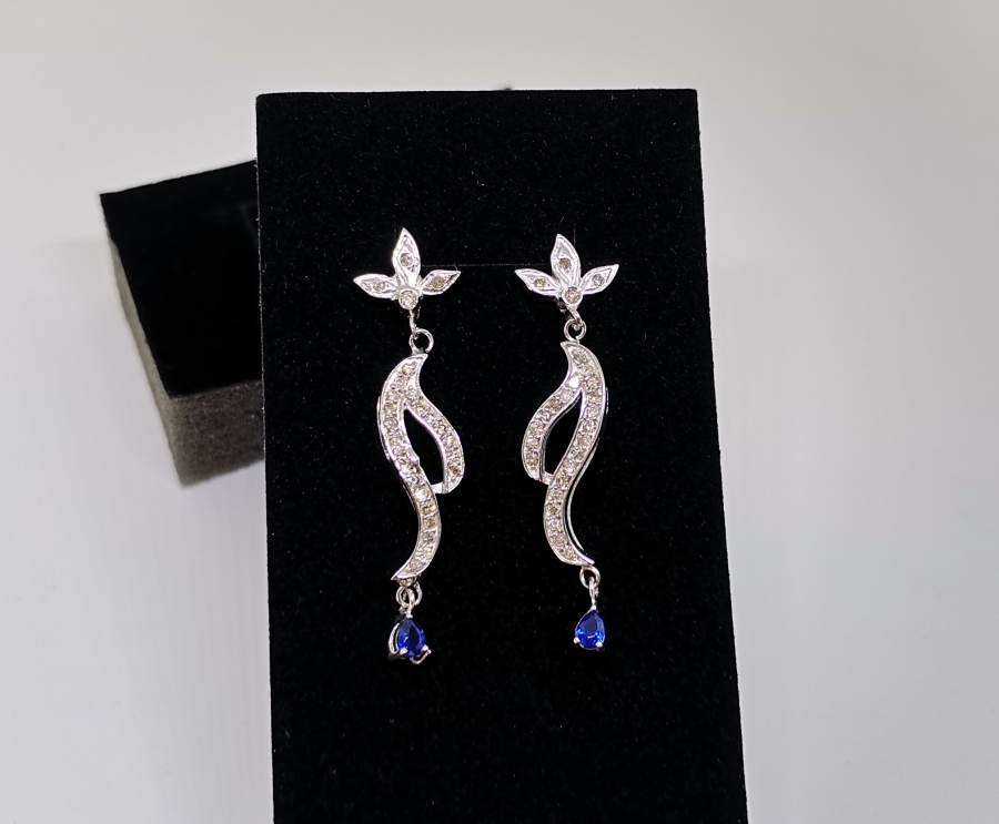 SAFİR VE PIRLANTA TAŞLI SALLANTILI KÜPE