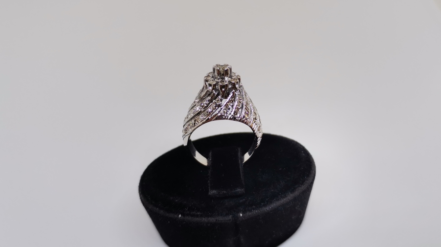 SONSUZLUK MODELİ BÜYÜK BOY PIRLANTA TAŞLI YÜZÜK