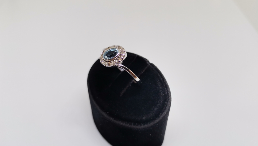 PIRLANTA VE TOPAZ TAŞLI YÜZÜK