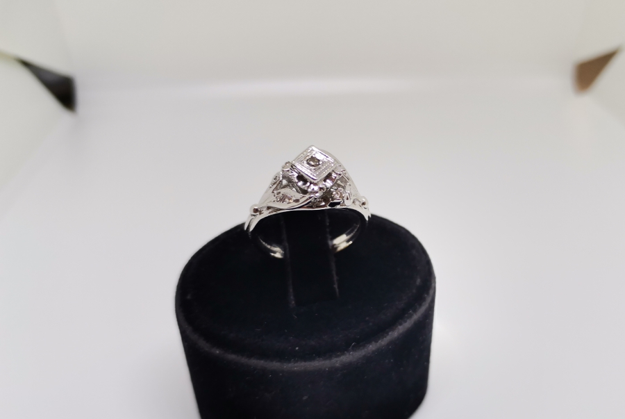 KARELİ YAPRAK MODEL PIRLANTA YÜZÜK