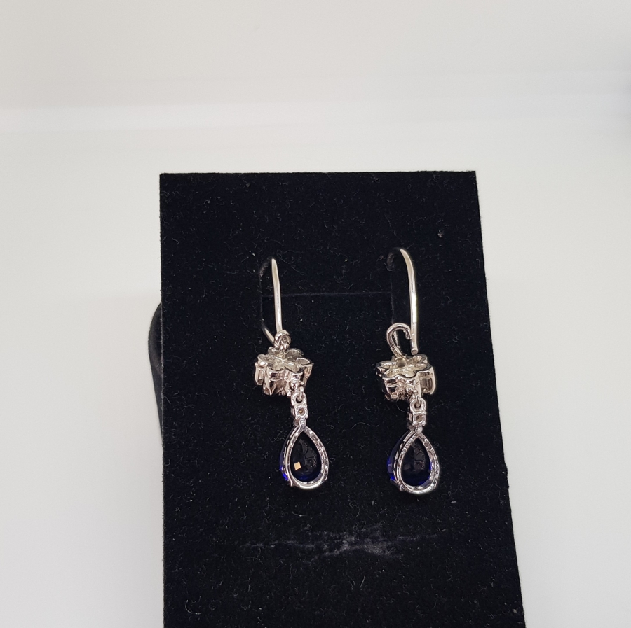 SAFİR VE PIRLANTA TAŞLI YILDIZ MODELİ KÜPE