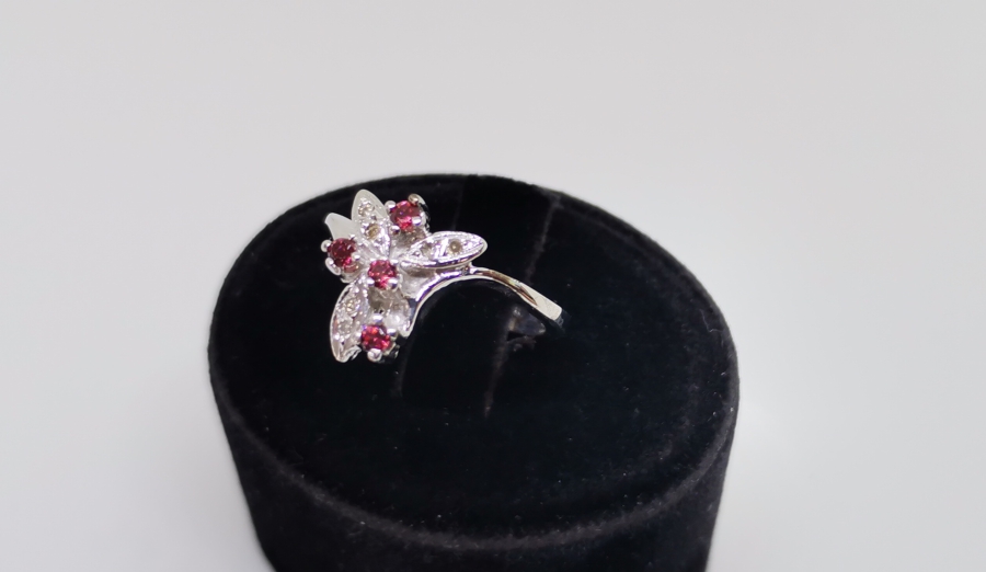 YAKUT VE PIRLANTA TAŞLI DANA BURNU MODELİ YÜZÜK