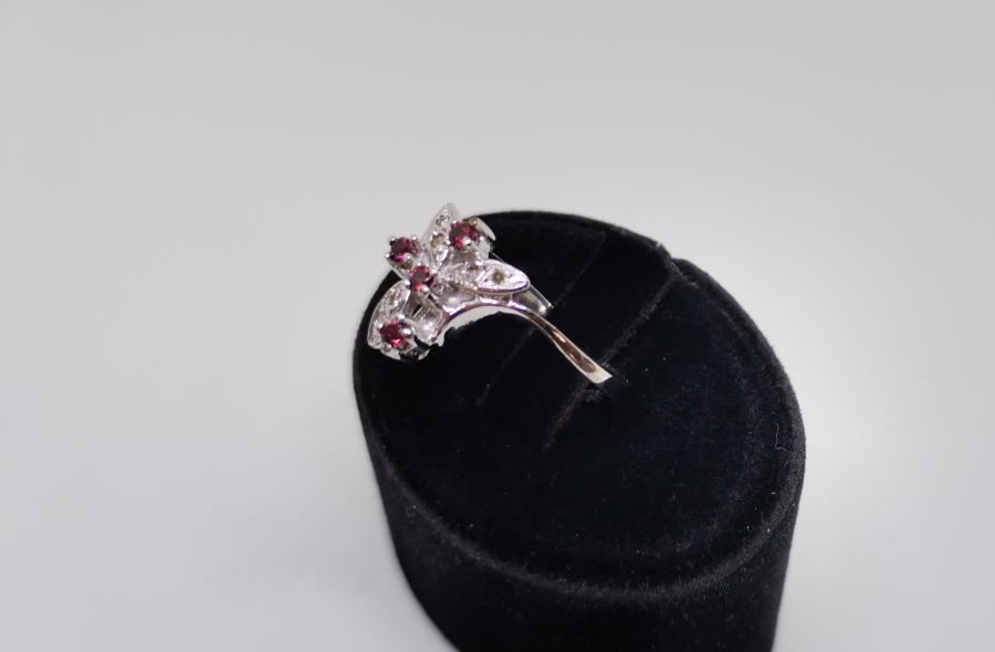 YAKUT VE PIRLANTA TAŞLI DANA BURNU MODELİ YÜZÜK