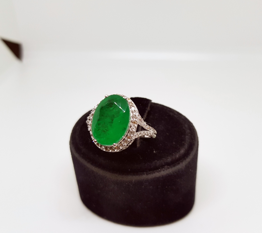 PIRLANTA VE ZÜMRÜT TAŞLI FLEMENK KESİMLİ YÜZÜK