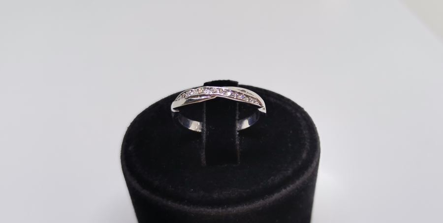 SONSUZLUK MODELİ PIRLANTA TAŞLI YÜZÜK