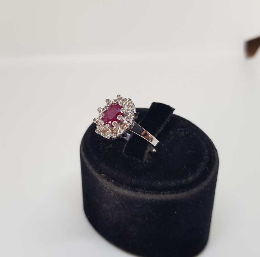 YAKUT VE PIRLANTA TAŞLI AY MODELİ YÜZÜK