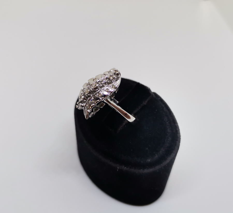 DALGALI MEKİK MODELİ PIRLANTA TAŞLI YÜZÜK