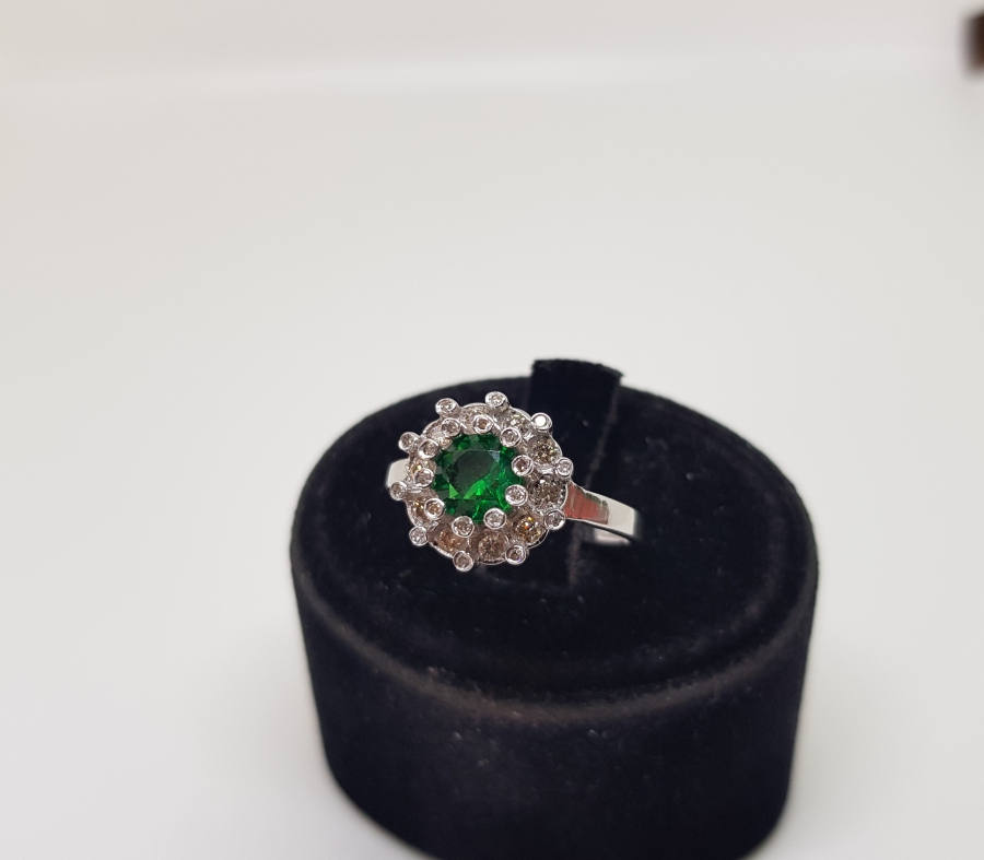 ZÜMRÜT VE PIRLANTA TAŞLI SARAYLI MODELİ YÜZÜK