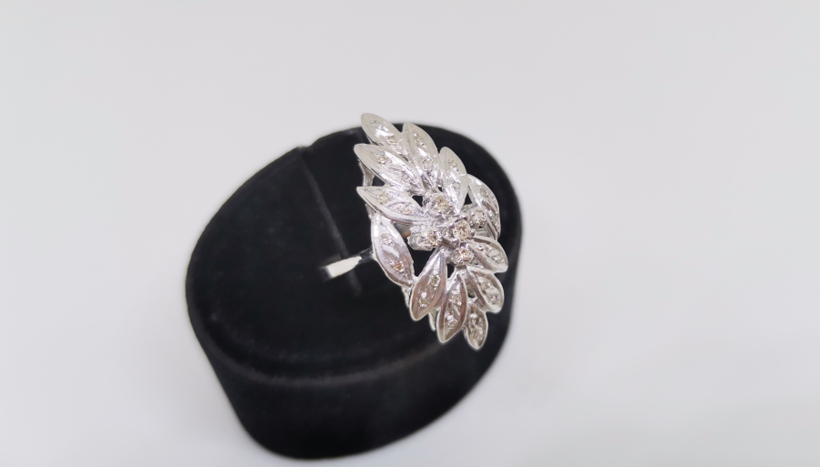 YAPRAKLI MEKİK MODEL PIRLANTA YÜZÜK