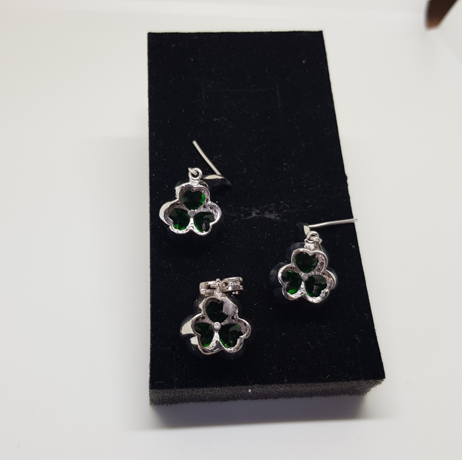 YONCA MODEL ZÜMRÜT VE PIRLANTA TAŞLI KOLYE KÜPE TAKIMI