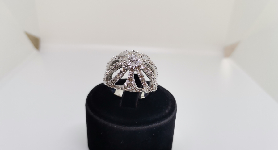 KRALİYET TACI MODELİ PIRLANTA TAŞLI YÜZÜK