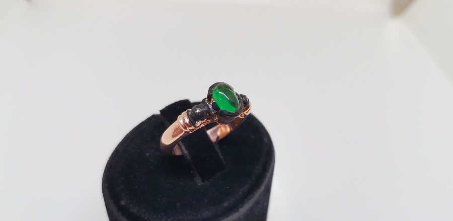 ZÜMRÜT VE ELMAS TAŞLI DÜZ MODEL YÜZÜK