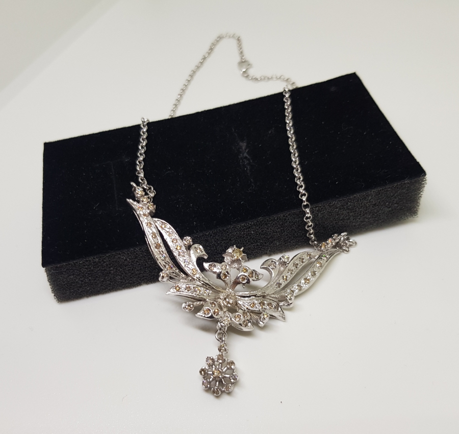 PIRLANTA TAŞLI GÜL MODELİ GERDANLIK