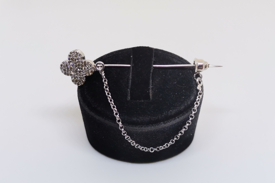 PIRLANTA TAŞLARLA SÜSLÜ YAKA İĞNESİ- BROŞ