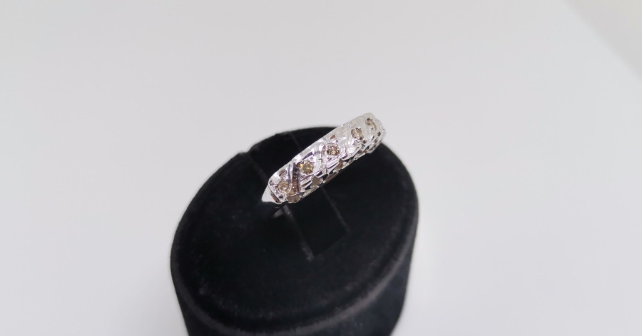 YEDİ TAŞ BULUNAN PIRLANTA YÜZÜK