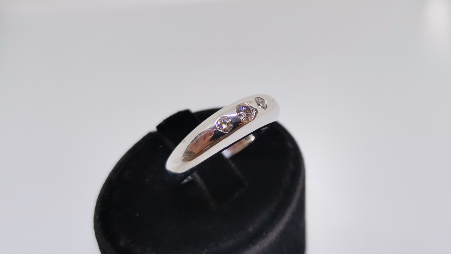 PIRLANTA TAŞLI ALYANS MODEL ÜÇ TAŞ YÜZÜK