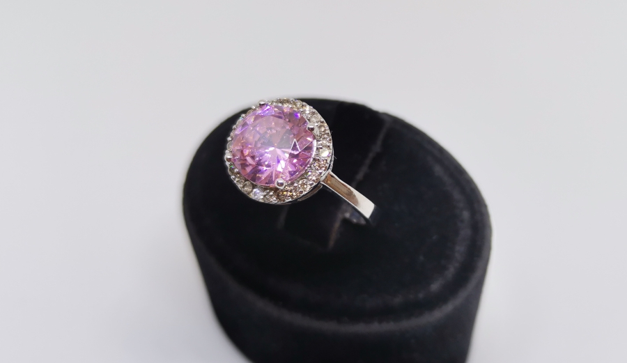 PIRLANTA VE KUVAR TAŞLI YÜZÜK