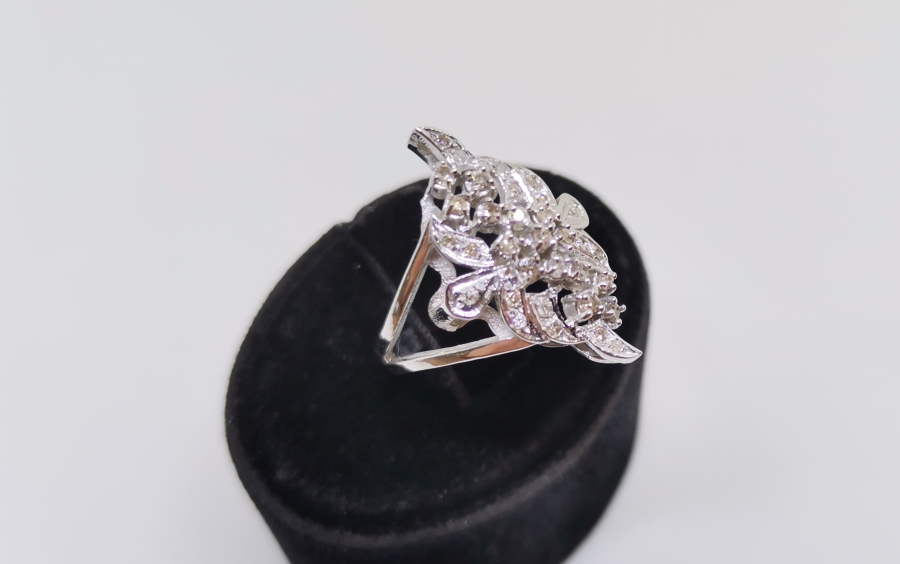 YARIM AY MODELİ PIRLANTA TAŞLI YÜZÜK