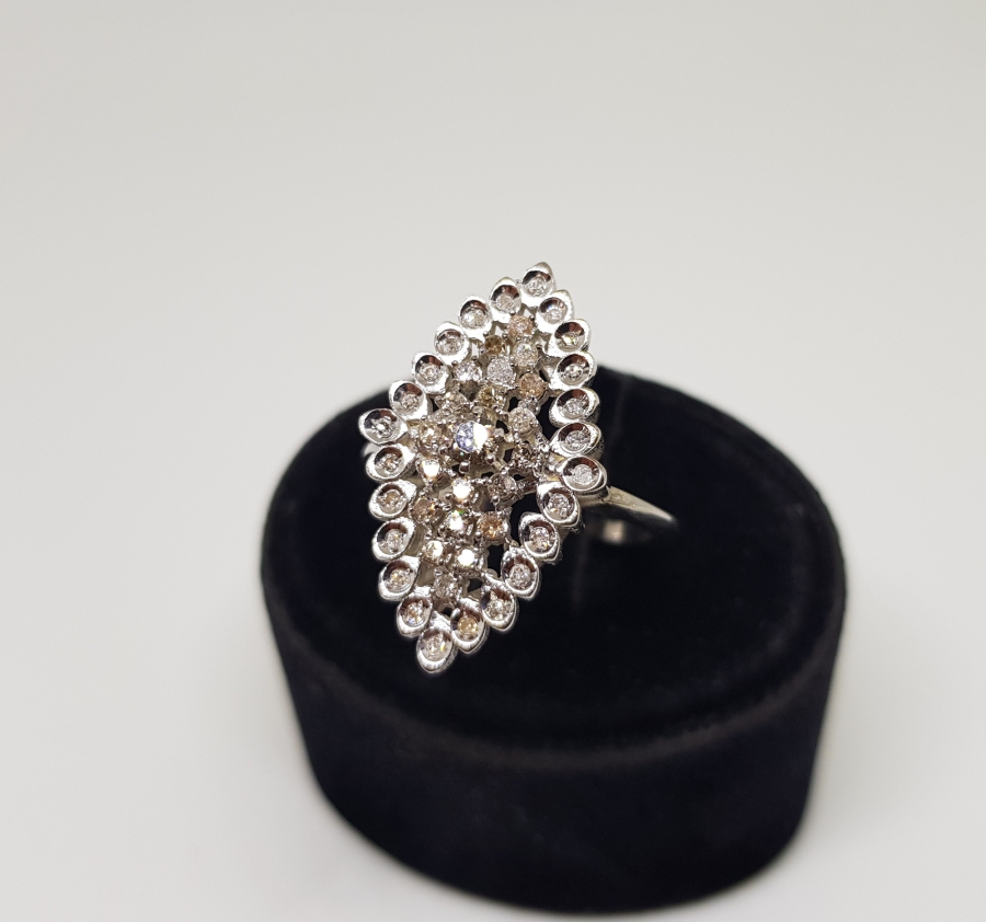 PIRLANTA TAŞLI BAKLAVA DİLİMİ MODEL YÜZÜK