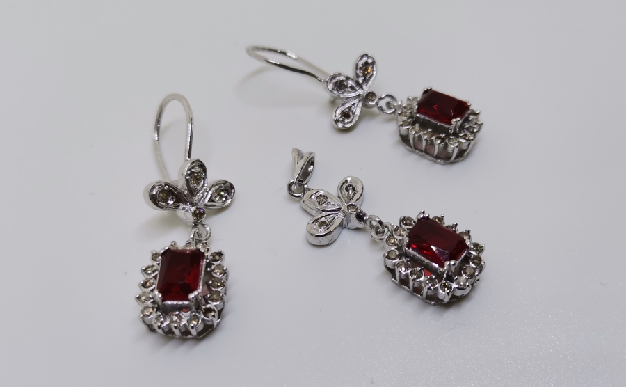 YAKUT VE PIRLANTA TAŞLI YONCA MODEL KOLYE KÜPE TAKIMI