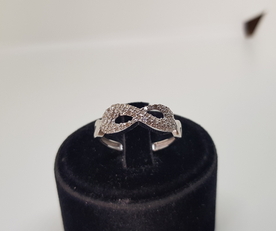 SONSUZLUK MODELLİ PIRLANTA TAŞLI YÜZÜK