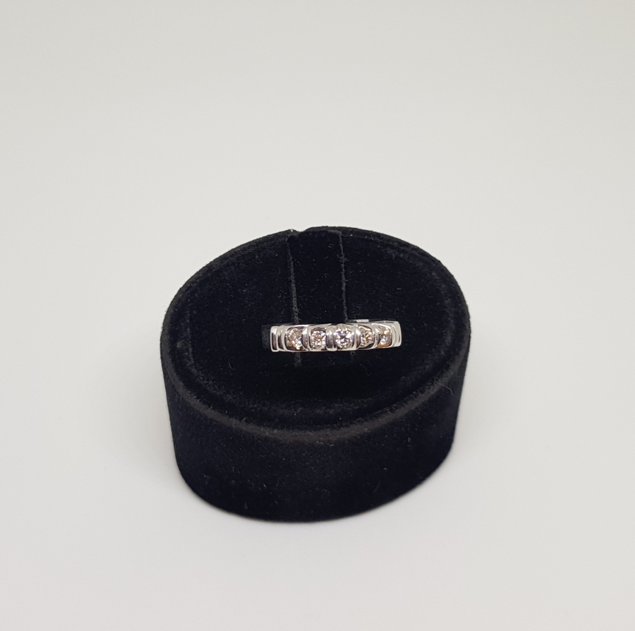 BEŞTAŞ MODEL PIRLANTA TAŞLI YÜZÜK