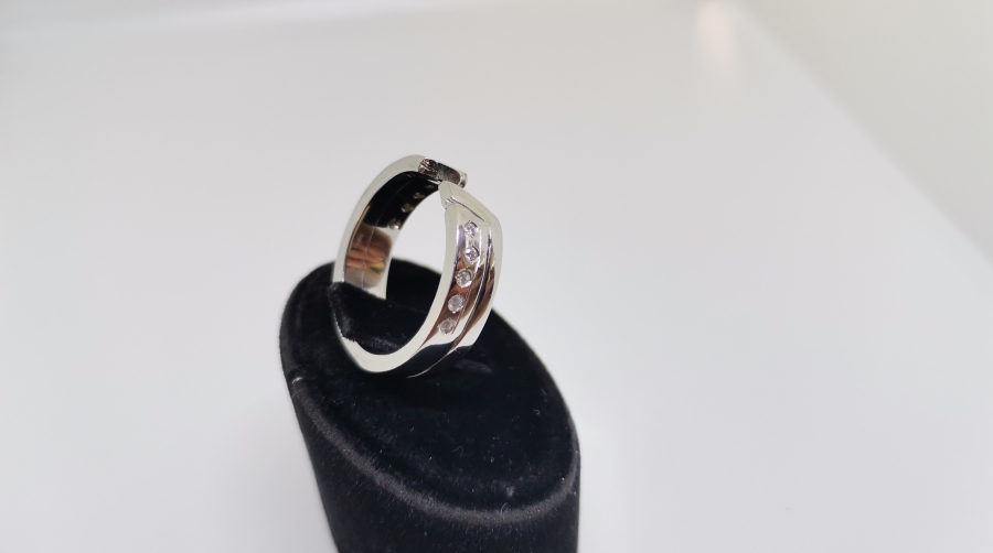 AÇIK ALYANS MODEL PIRLANTA TAŞLI YÜZÜK