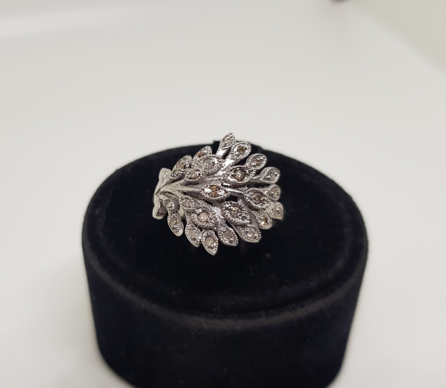 GENİŞ YAPRAK MODELİ PIRLANTA TAŞLI YÜZÜK