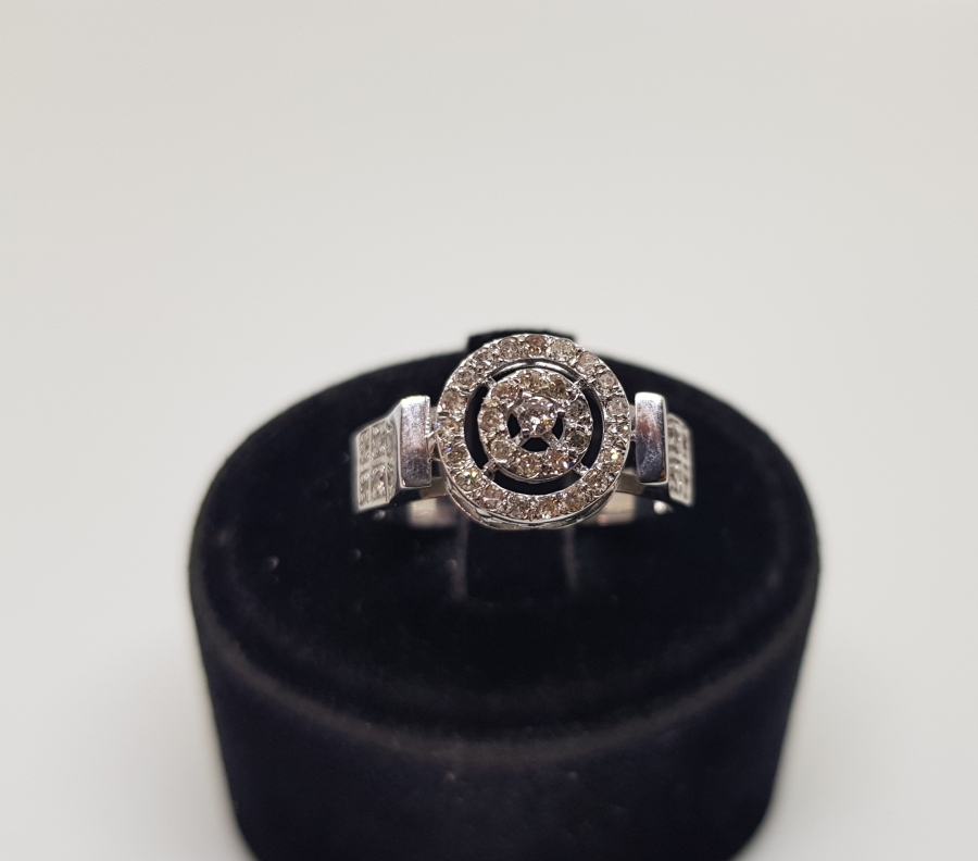 HALKALI MODEL PIRLANTA TAŞLI YÜZÜK