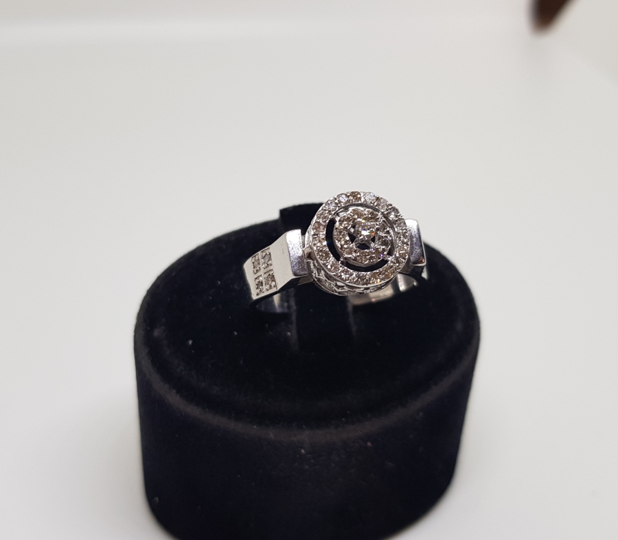 HALKALI MODEL PIRLANTA TAŞLI YÜZÜK