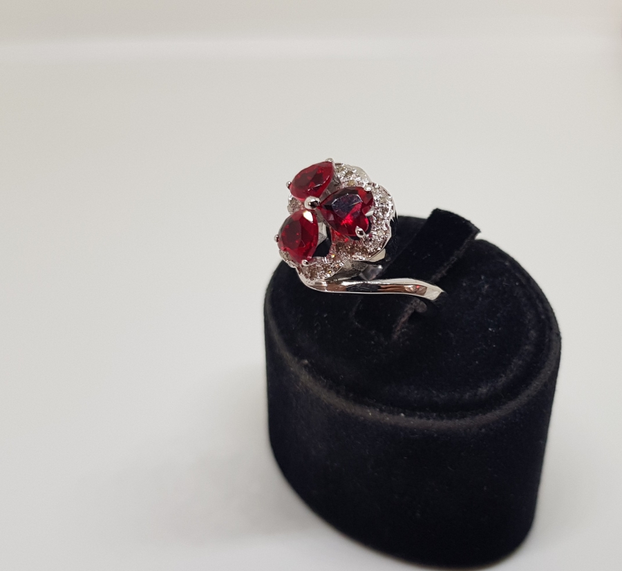 YAKUT VE PIRLANTA TAŞLI YONCA MODEL YÜZÜK