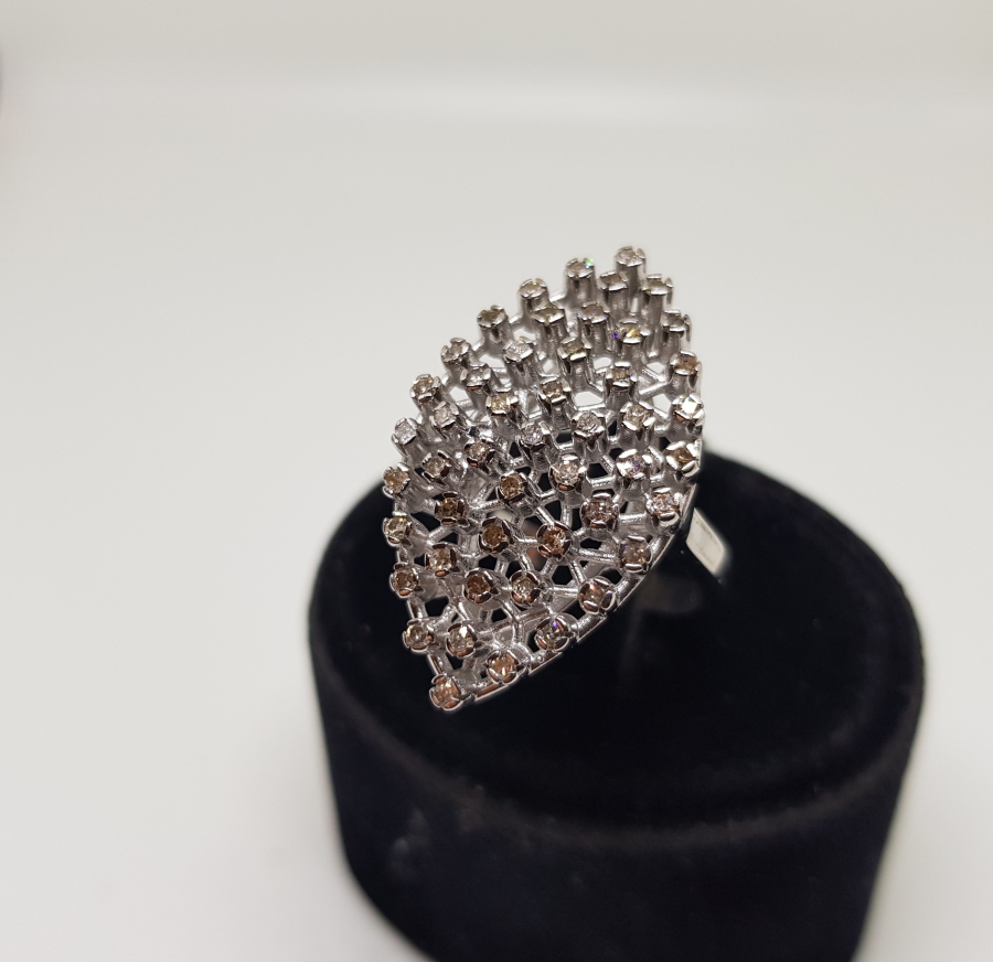 PIRLANTA TAŞLI DİKENLİ MODEL YÜZÜK