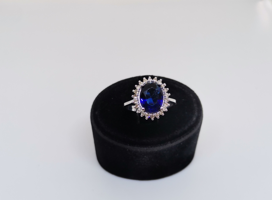 PIRLANTA VE SAFİR TAŞLI GÜNEŞ MODELİ YÜZÜK