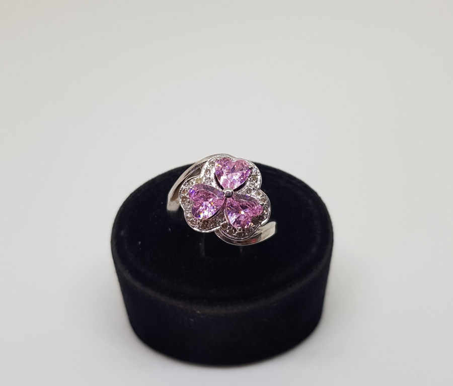 PEMBE KUVARZ VE PIRLANTA TAŞLI YÜZÜK