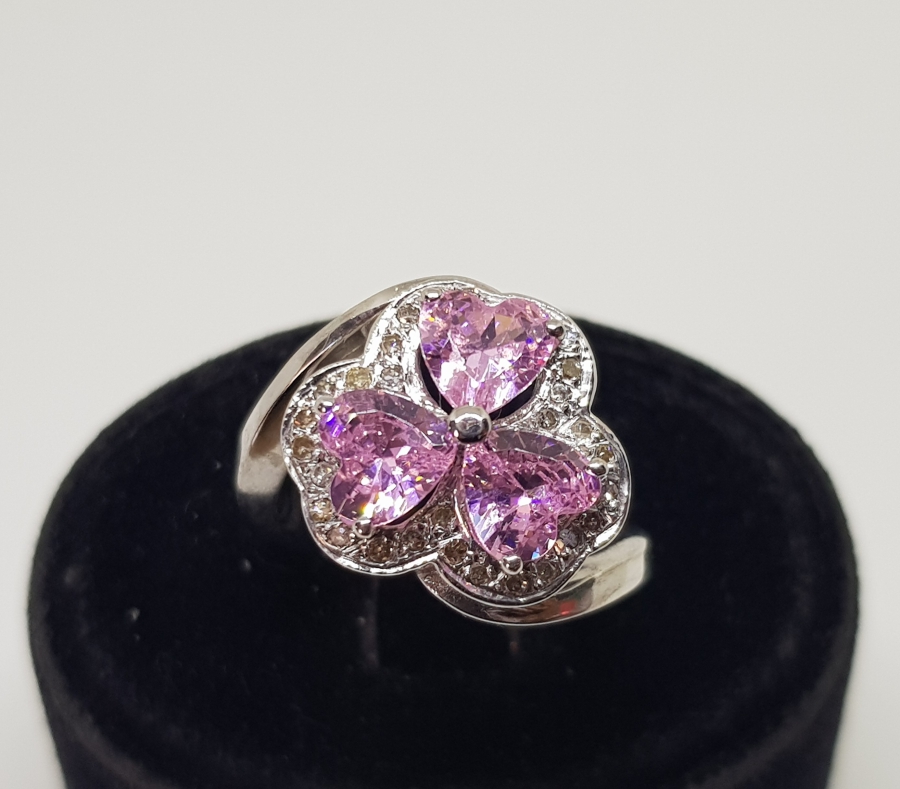 PEMBE KUVARZ VE PIRLANTA TAŞLI YÜZÜK