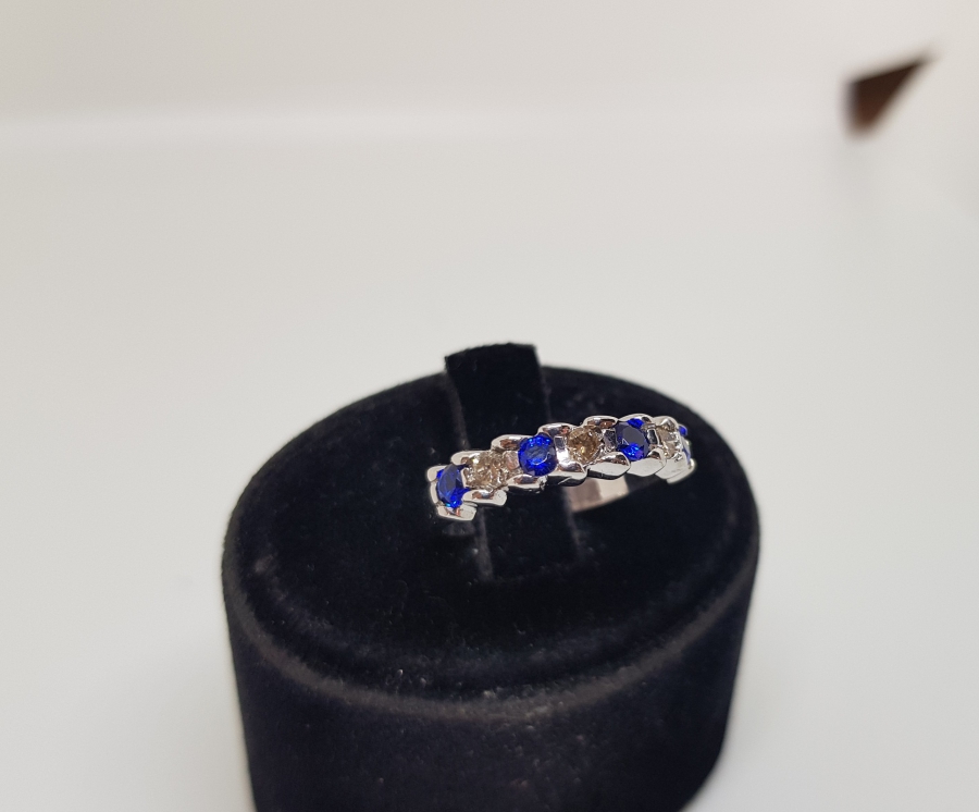 SAFİR VE PIRLANTA TAŞLI AYRIK MODEL YÜZÜK