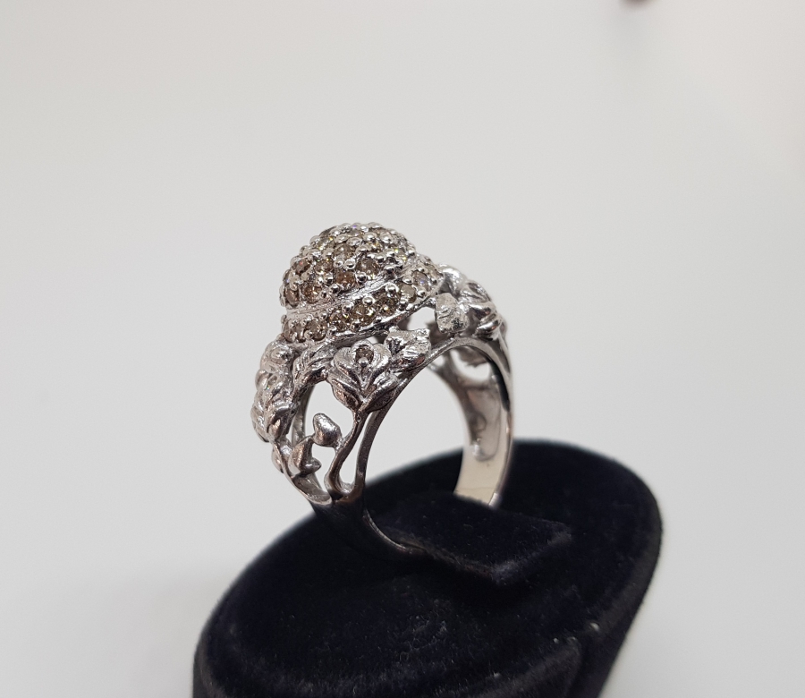 KABARTMA FORMLU PIRLANTA TAŞLI YÜZÜK